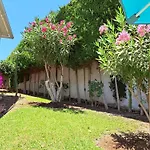 2 Bed Villa - Sleeps 5 - Private Pool & Garden