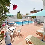 2 Bed Villa - Sleeps 5 - Private Pool & Garden