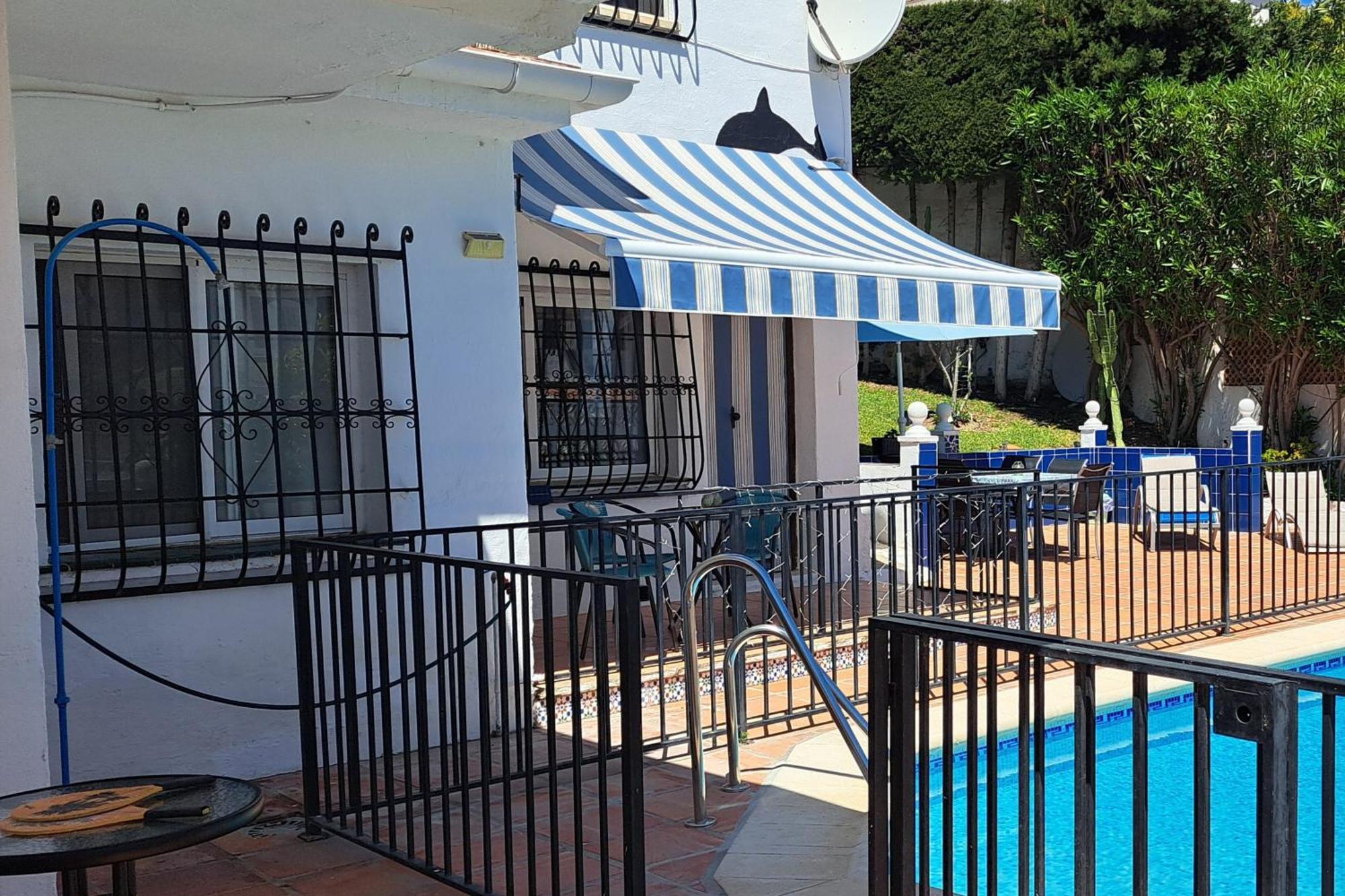2 Bed - Sleeps 5 - Private Pool & Garden Villa