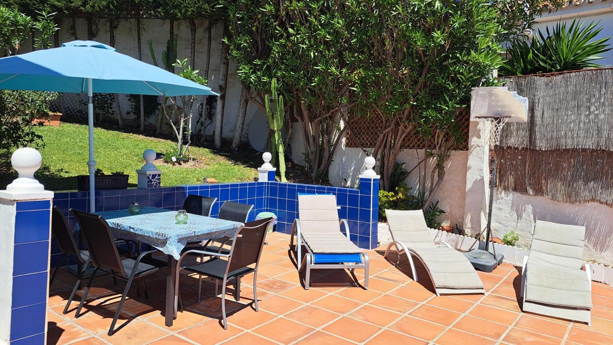 2 Bed - Sleeps 5 - Private Pool & Garden
