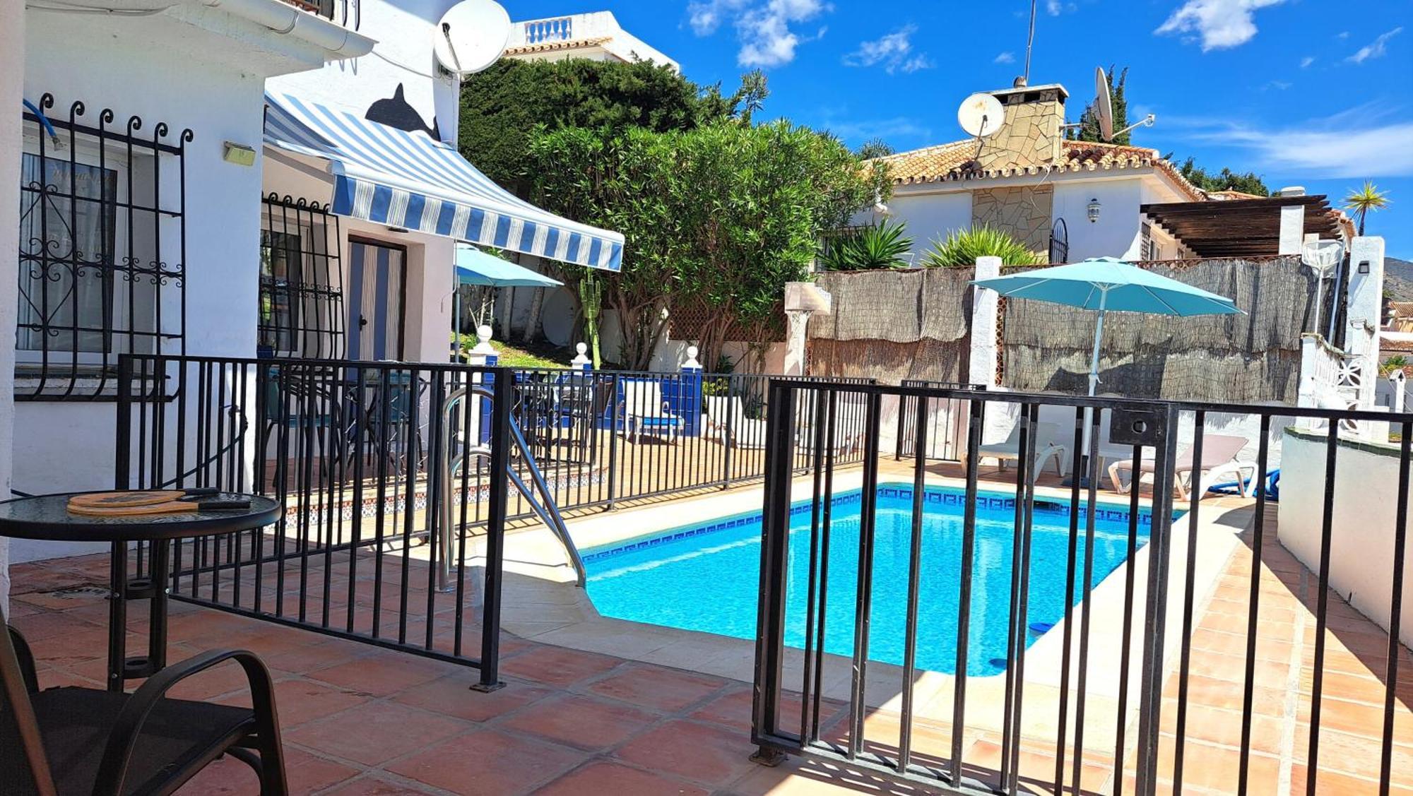 Villa 2 Bed - Sleeps 5 - Private Pool & Garden Nerja